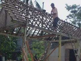 Dua Warga Karangrejek Dapat Bantuan Bedah Rumah