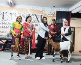 Nonton Pentas Seni Hari Jadi Karangrejek, Warga Ketiban Doorprize Kambing